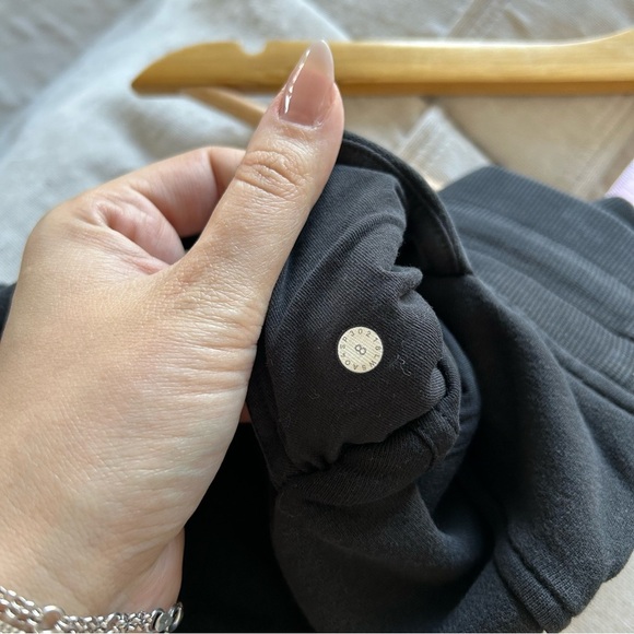 Lululemon Scuba High Rise Cropped Jogger Pants Womens 8 Washed Black - Picture 6 of 6